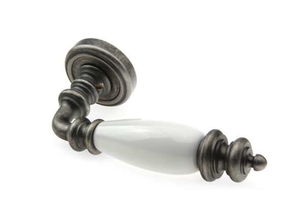 Дверна ручка Fadex Siena V N10 античне залізо/біла кераміка